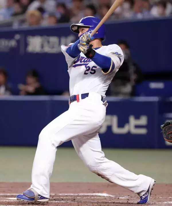 【中日】石川昂弥が今季１号　同学年の奥川恭伸から左翼上段へ特大２ラン　打率０割台から２打席連続の快音で６―０