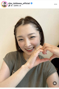 元モー娘。石川梨華「６歳とヨンイチ母の手」息子とハートポーズ自撮り！「手のサイズ、そんなに変わらない」成長にビックリ