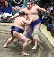 幕内・阿炎が６勝目　得意の突き押しだけでなく、四つ相撲を織り交ぜる狙いを明かす「相手もビックリしていた」