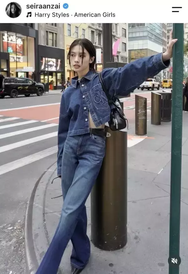 安斉星来、へそチラのデニムコーデでＮＹ降臨！「めちゃくちゃカッコいい」「ＮＹの街が似合いすぎ」の声