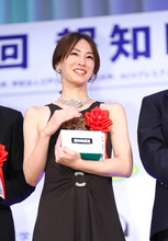 北川景子の「第２章」母親役で新境地「心を突き動かされる芝居をしようと目が覚めた」主演女優賞…報知映画賞表彰式