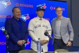 岡本和真、新背番号「７」を選択の理由　「ずっと着けたかった憧れの背番号」「僕にとってのラッキーナンバー」…入団会見