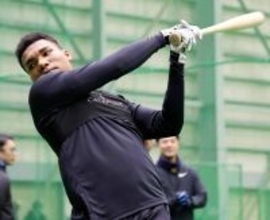 【日本ハム】ドラ２・エドポロケインは技術向上がテーマ　激しい外野争いに「割っていって活躍することを目標に」