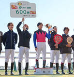 「鮫島克駿騎手が京都６ＲでＪＲＡ通算６００勝を達成「Ｇ１はまだ手が届いていないので、今年は勝てるように」」の画像1