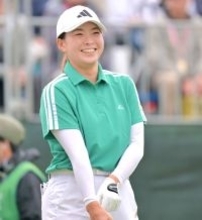 初日からスマイル全開！　渋野日向子、今季日本初出場の初日はパー発進　同組の竹田麗央、小祝さくらはバーディー