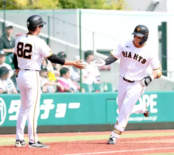 巨人・石塚裕惺、２号３ラン！戸郷翔征の先発試合でまた打った「戸郷さんには『テンポだけはいいからね』って言われました」