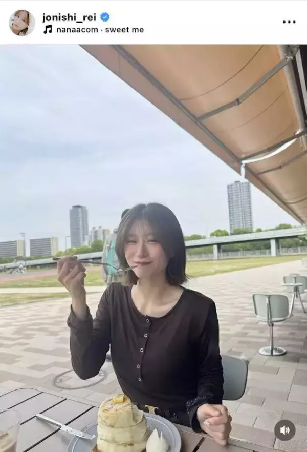 「時々無性に食べたくなるの」上西怜、ふわふわな白いパンケーキを堪能！「めっちゃ美味しそう」「デート気分萌え」