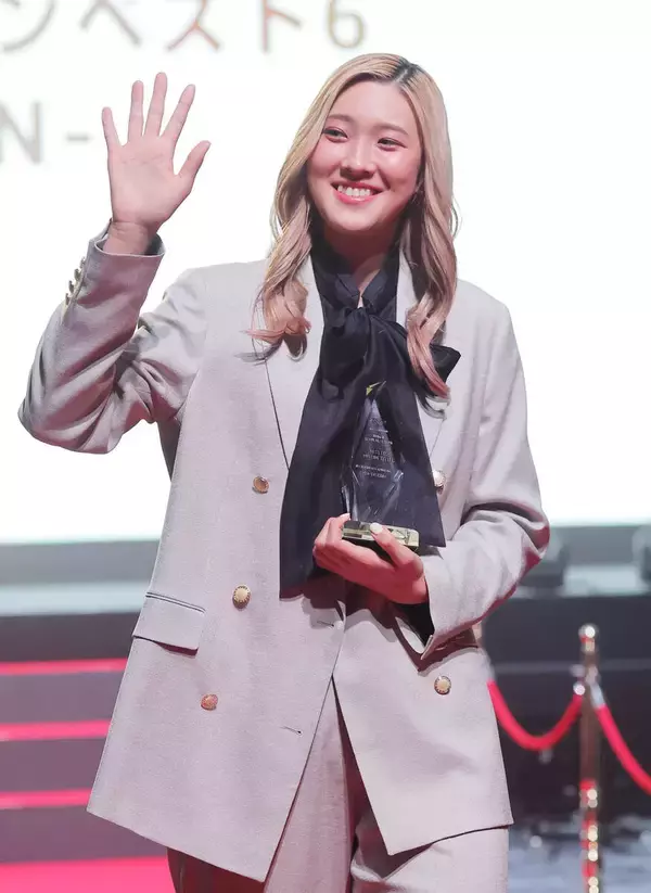 【バレー】ＮＥＣ川崎・佐藤淑乃が２季連続ベスト６受賞「感謝と向上心を忘れず前向きに」来季はイタリア１部ミラノ移籍…ＳＶリーグ表彰