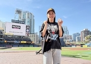 石川佳純さんがパドレス本拠地に登場「こんな近くで見られて感動してます」　松井裕樹と記念写真も　大谷翔平出場予定のドジャース戦で始球式