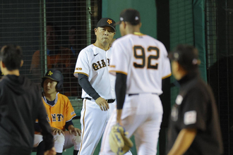 【巨人】ヤクルトにミスミス逆転負けで首位から３位転落　８回に大勢が３試合連続失点で同点→９回マルティネスもまさか…７３年ぶりの青森開催も今季地方６戦目で初黒星