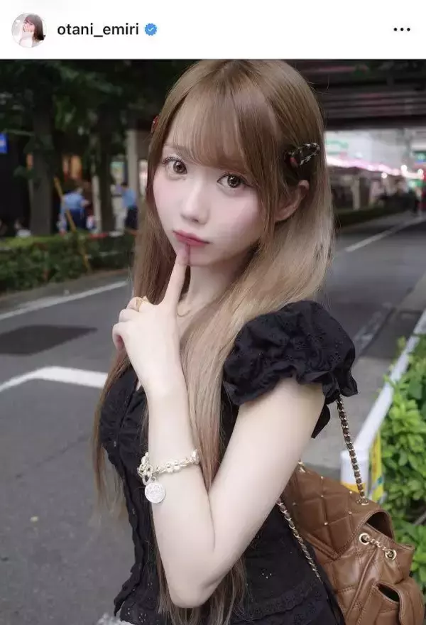 「珍しいかも？」イコラブ・大谷映美里、“黒コーデ”に「服装暗めみりちゃんめっちゃ可愛いよ！」