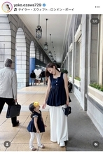 フジ退社の小澤陽子アナ、「たくさん褒めてもらった」愛娘とのリンクコーデに称賛の声「オシャレ」「おそろい可愛すぎ」