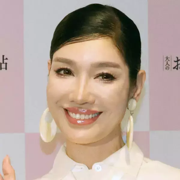 アンミカ「私には勿体ない旦那様」結婚式写真が若々しい！出会って１７年、誕生日祝福＆夫の気遣い明かす