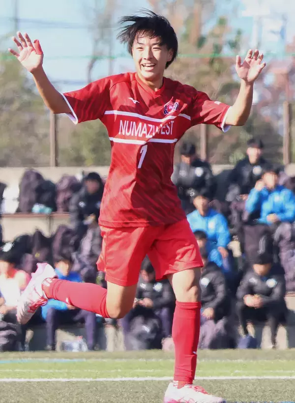 【高校サッカー】沼津西が昨秋敗れた浜松南に雪辱　直接ＦＫ決めた遠藤煌介「ロナウジーニョをイメージ」…静岡県新人戦