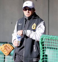 【巨人】石井琢朗２軍監督が育成練習を視察