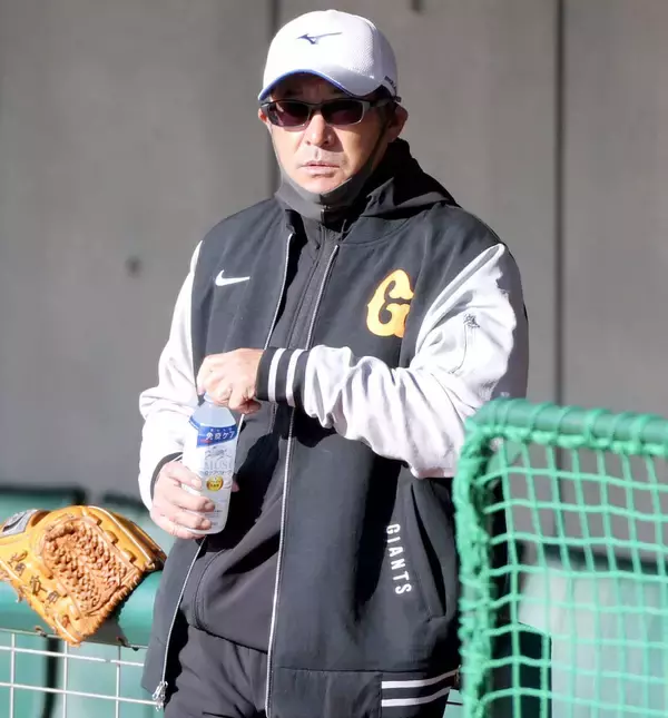 【巨人】石井琢朗２軍監督が育成練習を視察