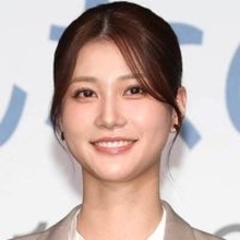 めるる「うねうね前髪」とお団子ヘアに「大人びて」「惚れてしまう」「ビジュ最高」