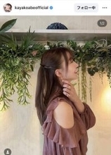 阿部華也子アナの肩出しドレスショットがステキ！ワインレッドで大人の雰囲気