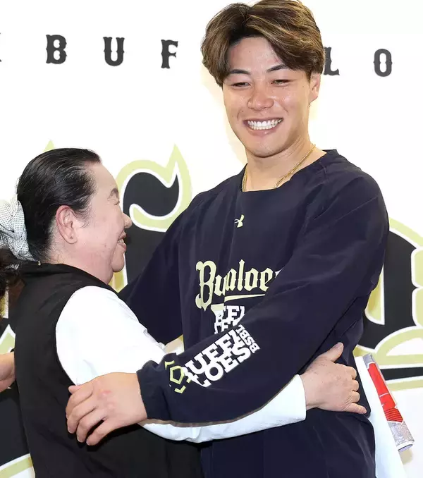 【オリックス】麦谷祐介「ファンの皆さんがいるからこそ野球ができている」球団イベントで一般女性の前にサプライズ登場