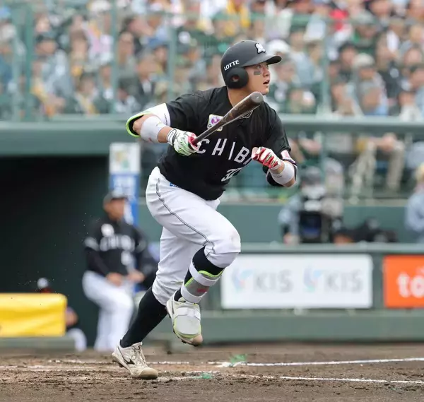 【ロッテ】打率１割台の佐藤都志也が初球打ちで待望の１号３ラン「積極的に打ちにいくことができました」