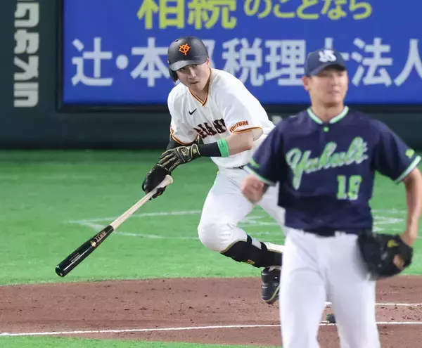【巨人】帰ってきた泉口友汰がいきなり快音！第１打席の初球左前打に東京ドームは大歓声