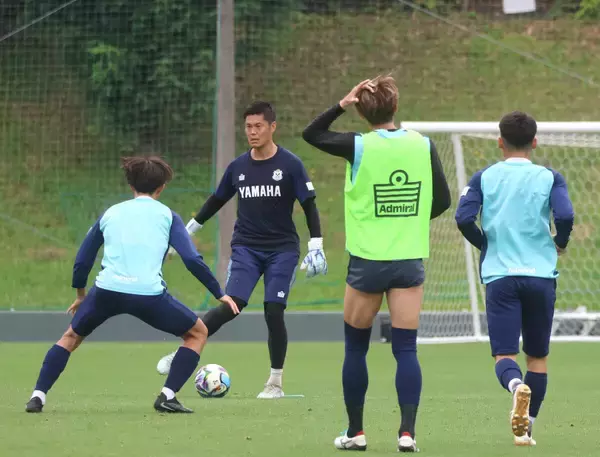 【Ｊ２磐田】元日本代表ＧＫ川島永嗣　花道で送り出された吉田麻也に「長年の貢献あってこそ」　盟友の一番の印象は「顔のでかさ（笑）」
