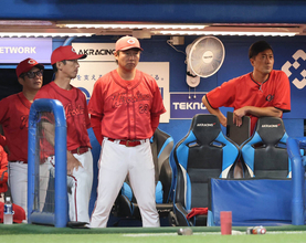 【広島】新井貴浩監督「取り返すことに期待したい」４回に拙守が絡み５失点…小園海斗の野選で先制点＆坂倉将吾の悪送球で２点目を献上　今季最悪タイの借金１４／一問一答