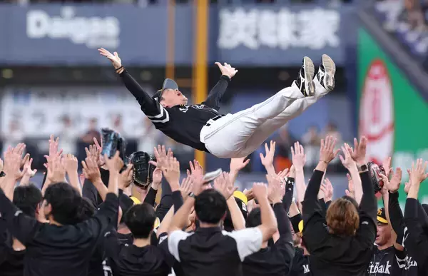 ソフトバンク圧倒的３連覇　驚異の底力　守護神殴打骨折、ダブルエース流出＆出遅れ、主砲大不振…それでも独走　柳田復活＆前田悠、正木ら急成長