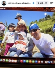 「麻央ちゃん！」「泣けてきた」市川團十郎、家族写真にしんみり「久々に拝見できて嬉しい」子どもたちに「そっくり」