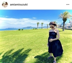 第３子妊娠中の鈴木亜美「海を見ると元気になる」家族でおでかけの最新ショット