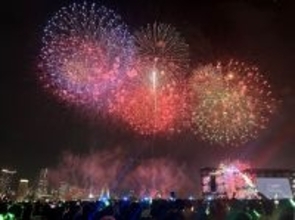 初音ミク、１６歳を祝う夜空のパフォーマンス　花火＆ドローンの描く美しい光の祭典が港町横浜を彩る