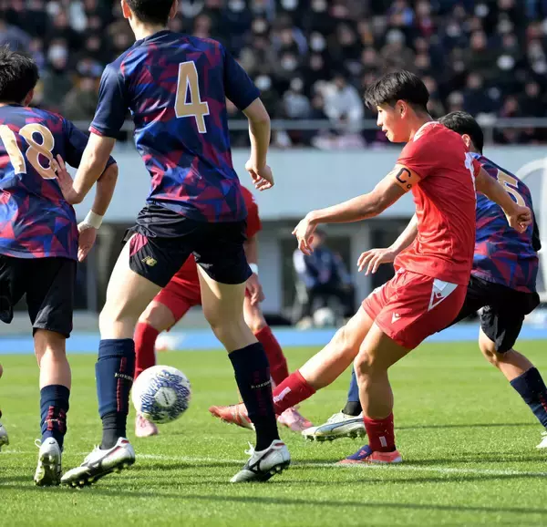 【高校サッカー】東福岡終了間際の失点からＰＫ戦で敗戦…２失点目はオフサイドアピールも判定変わらず　興国は初の８強進出