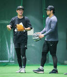 「【巨人】石塚裕惺のキャッチボール相手は師匠・坂本勇人　「『誰とやるんだろうな』となっていたら…」」の画像1