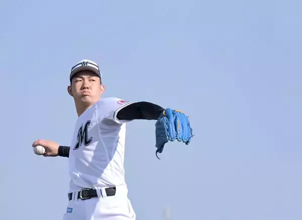 【ロッテ】ドラ１右腕が１軍キャンプで“令和の怪物”超えのブルペンデビュー　石垣元気が１５球投げ大器の片りん