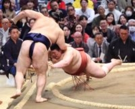 熱海富士が大の里から２場所連続勝利　「上手取れって、ずっと言われているので、取れてよかった」