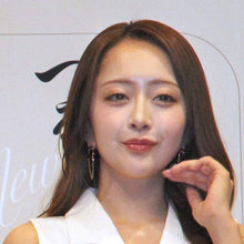 「どうしても目線が…」みりちゃむ、大胆披露の美ボディーに視線集中「反則レベル」「目のやり場に困る」「たまらん」