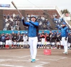 【ＤｅＮＡ】野球教室で度会隆輝の豪快な一発に子どもたちが歓声