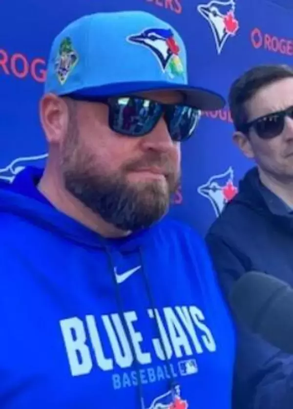 ブルージェイズ岡本和真がキャンプ地へ　シュナイダー監督は、搭乗便をフライトチェック