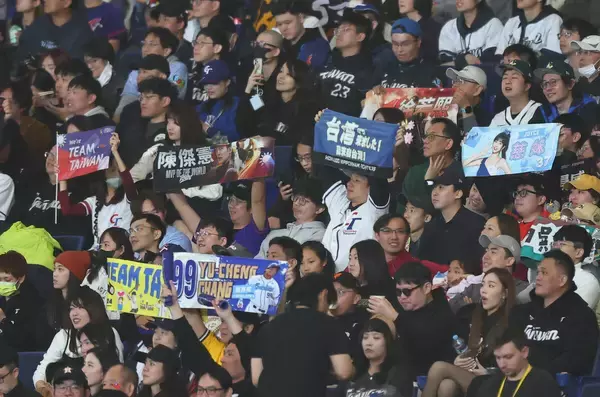 【ＷＢＣ】平日昼の東京ドーム超満員に仰天　台湾大応援団で開幕戦に大観衆４万５２３人「さすが野球大国」「今までのＷＢＣと比較にならない雰囲気」