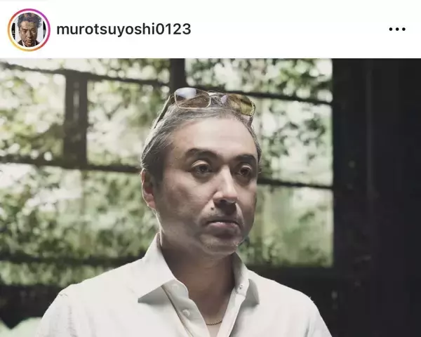 「人気俳優の強烈タトゥー「えっ！」「ギャップ！！」「圧がすごい」ムロツヨシの配信ドラマオフショットが話題に」の画像