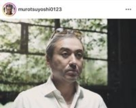 人気俳優の強烈タトゥー「えっ！」「ギャップ！！」「圧がすごい」ムロツヨシの配信ドラマオフショットが話題に