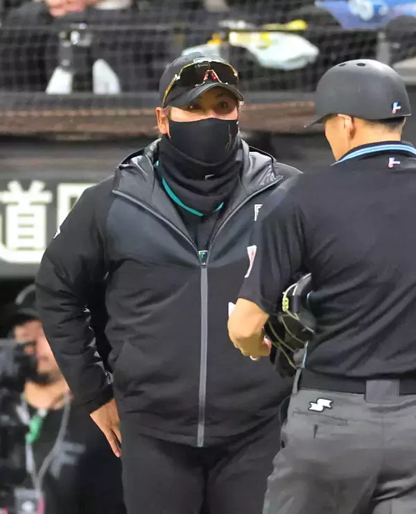 【日本ハム】「何とか捕ってほしかった」新庄剛志監督が悔やんだワンプレー「難しいですね。僕がああいうボールだったんで（笑）」