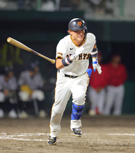 【巨人】小林誠司が今季初安打の二塁打　２打席目で快音　福井のＧ党大歓声