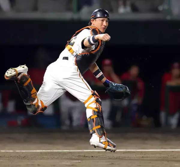 【巨人】小林誠司が今季初安打の二塁打　２打席目で快音　福井のＧ党大歓声
