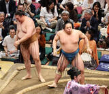 「琴栄峰が勝ち越し、２敗を守る　「今場所は堂々と相撲が取れている」　兄の琴勝峰とともに優勝争いをかき回す」の画像1