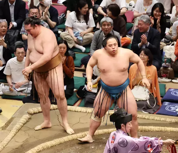 琴栄峰が勝ち越し、２敗を守る　「今場所は堂々と相撲が取れている」　兄の琴勝峰とともに優勝争いをかき回す