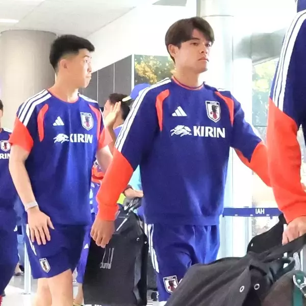 【Ｗ杯】日本代表が帰国「お疲れさま～！」「ありがとう」成田空港にファン５００人集結　中村敬斗、佐野海舟、上田綺世らに無数のフラッシュ