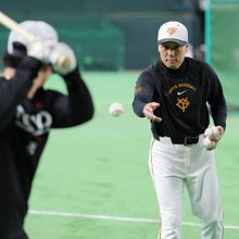 【巨人】李承燁打撃コーチが張本勲さんを追悼「本当に尊敬する先輩」