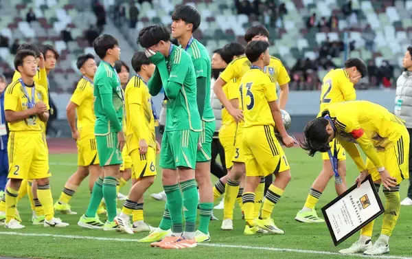 【高校サッカー】準優勝の鹿島学園、就任２５年目の鈴木雅人監督が不変の「情熱」で過去最高成績を塗り替える