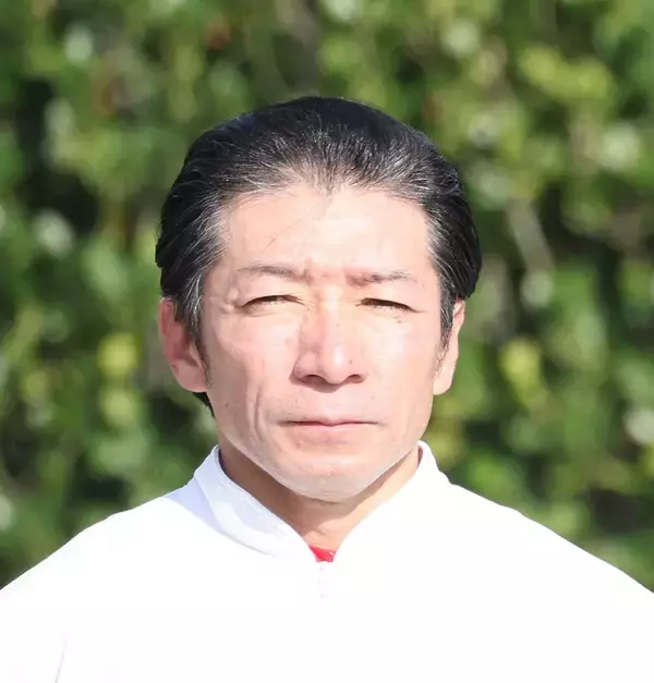 内田博幸騎手が２４日の中山で全９鞍乗り替わり　船橋の落馬で肩の腱を負傷していることが判明